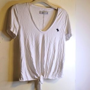 XS  abercrombie super soft white tshirt with knotted bottom